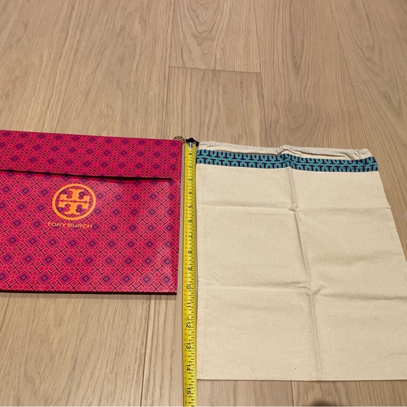 Tory Burch Dust Bag & gift box - Picture 2 of 3